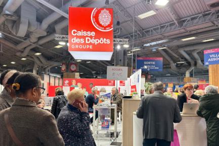 Photographie du stand Caisse des Dépôts au salon des seniors 2024